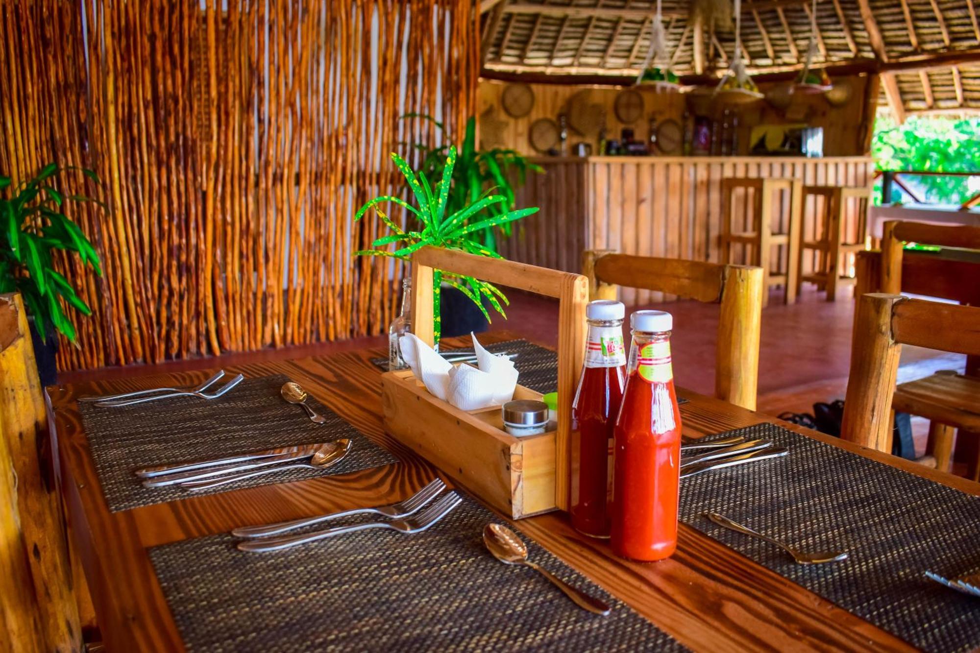 Uhuru House And Restaurant Nungwi Dış mekan fotoğraf
